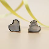 Heart-shaped stud earrings MOP