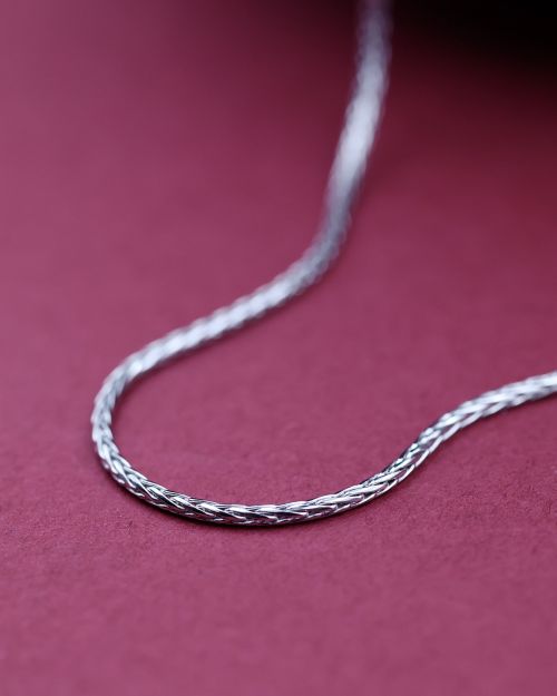 Sleek minimalist Chain